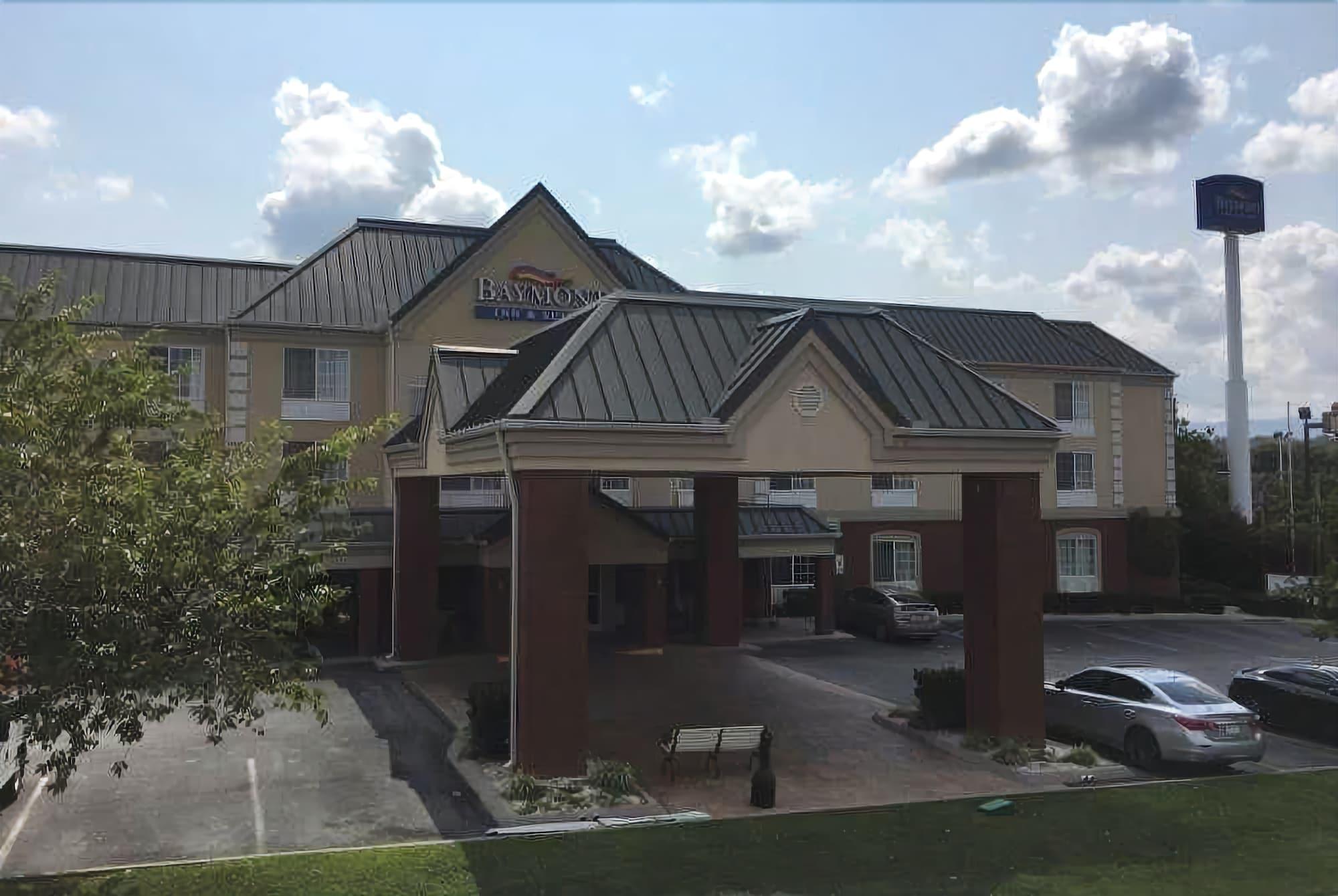 Baymont By Wyndham Clinton Hotel Buitenkant foto