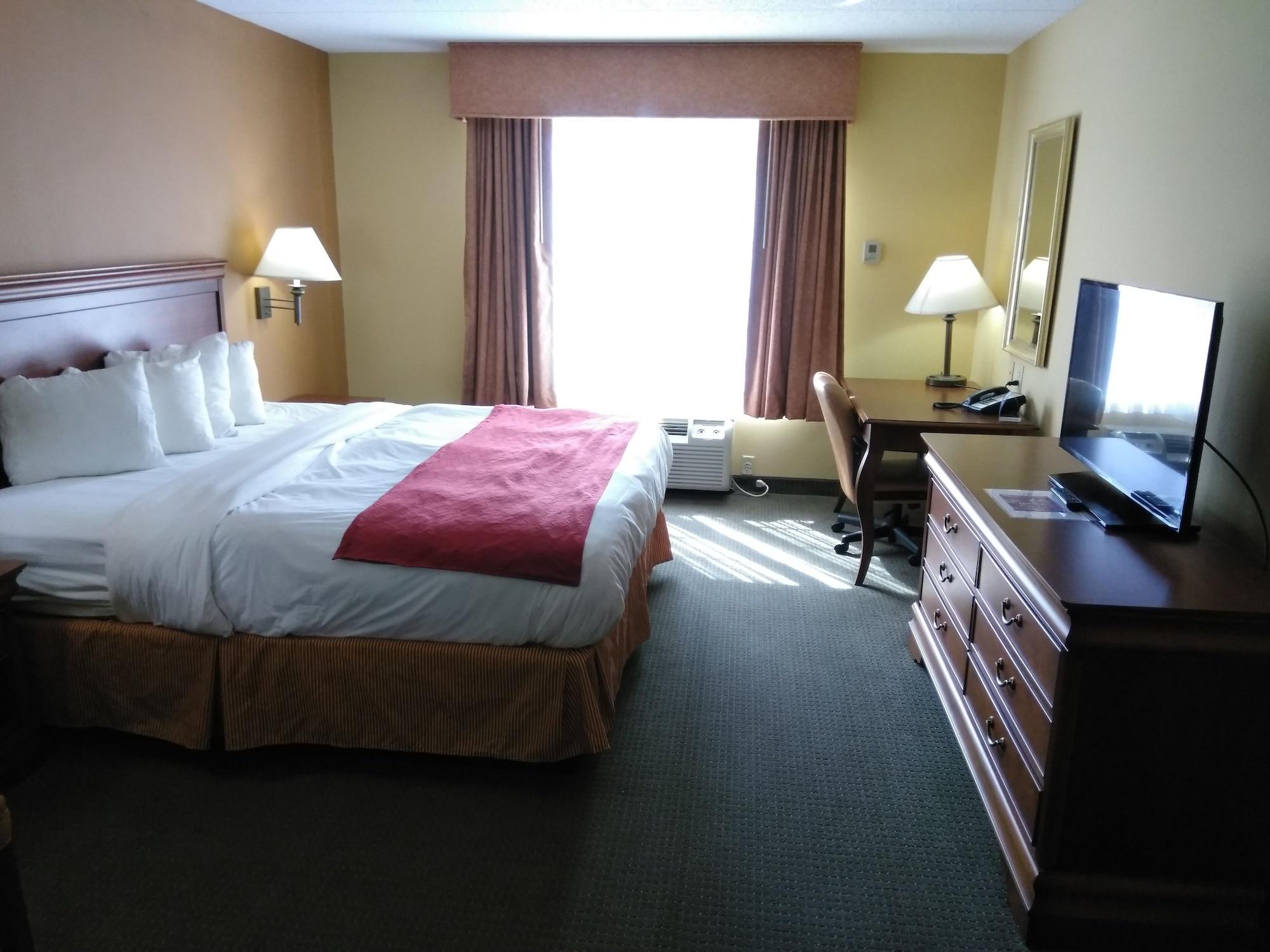 Baymont By Wyndham Clinton Hotel Buitenkant foto