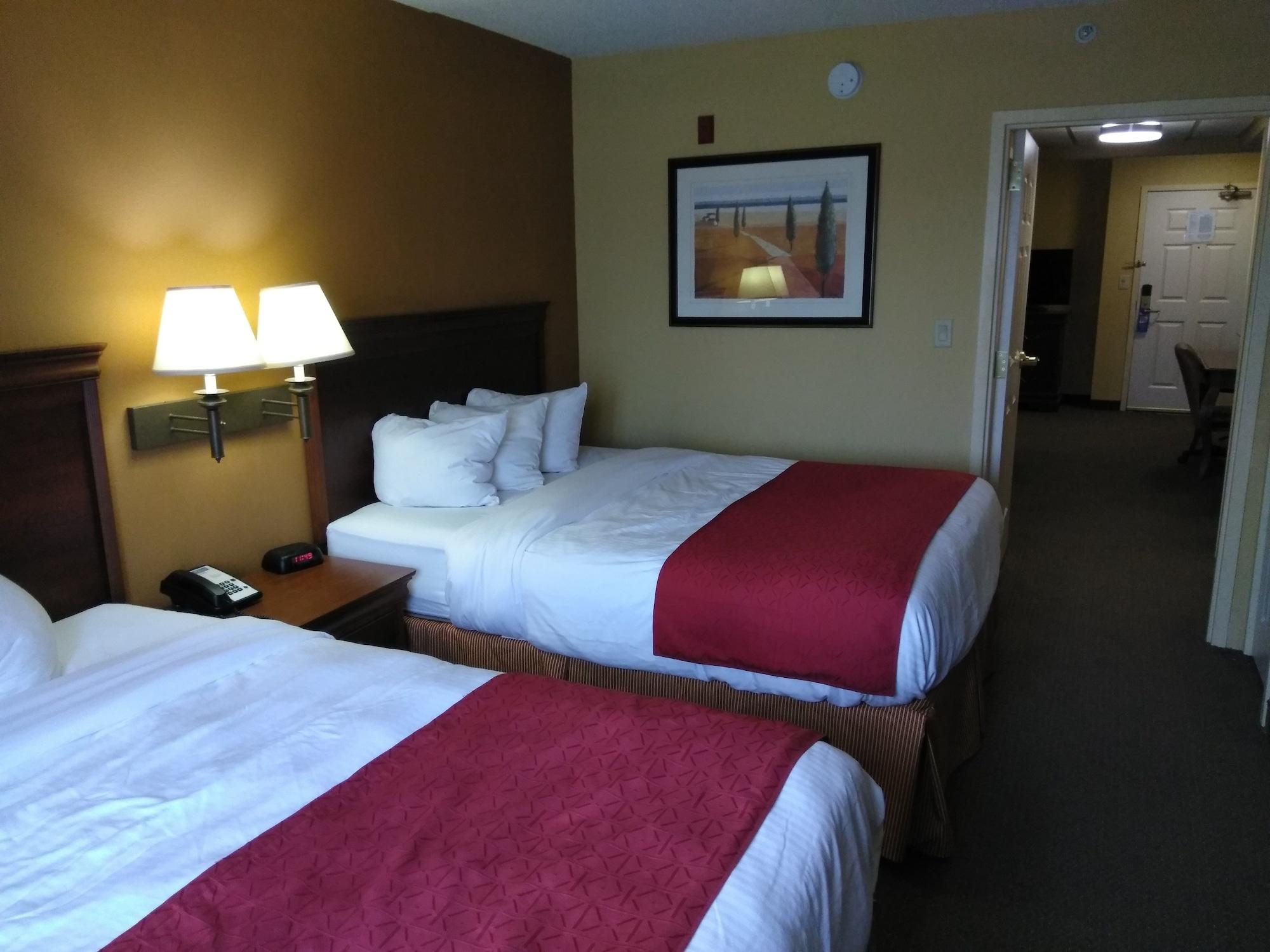 Baymont By Wyndham Clinton Hotel Buitenkant foto