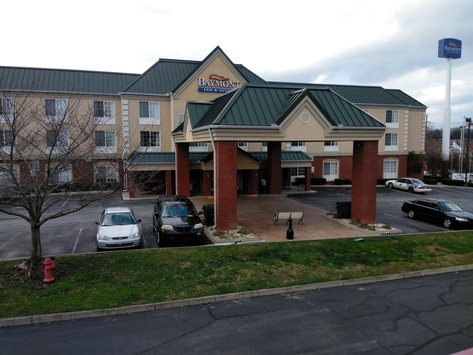 Baymont By Wyndham Clinton Hotel Buitenkant foto