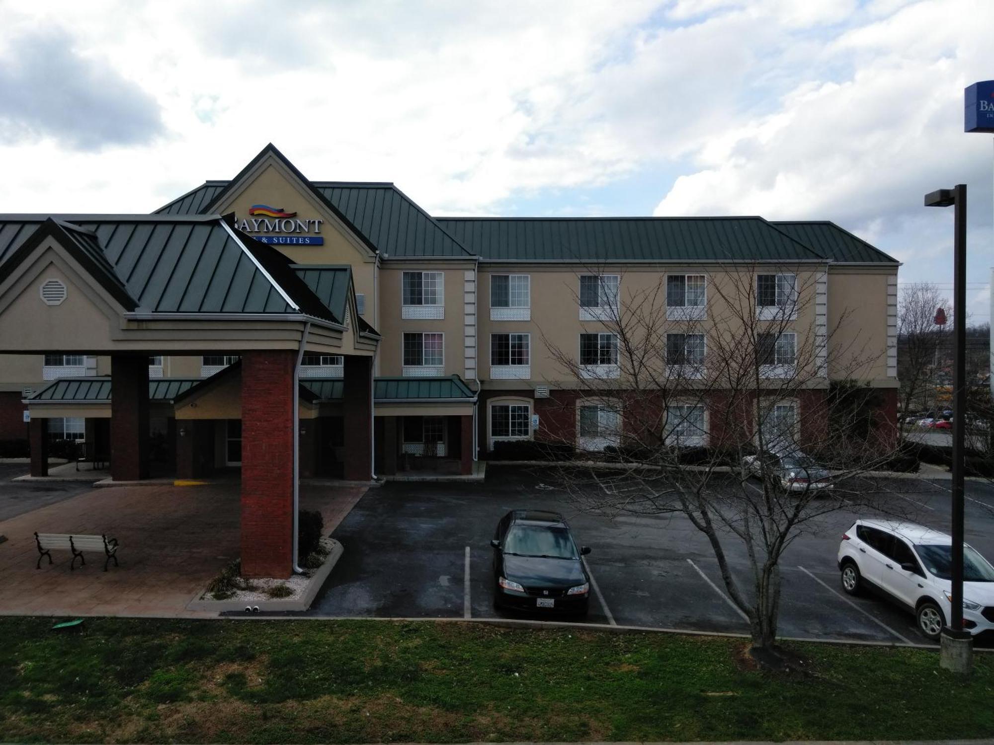 Baymont By Wyndham Clinton Hotel Buitenkant foto