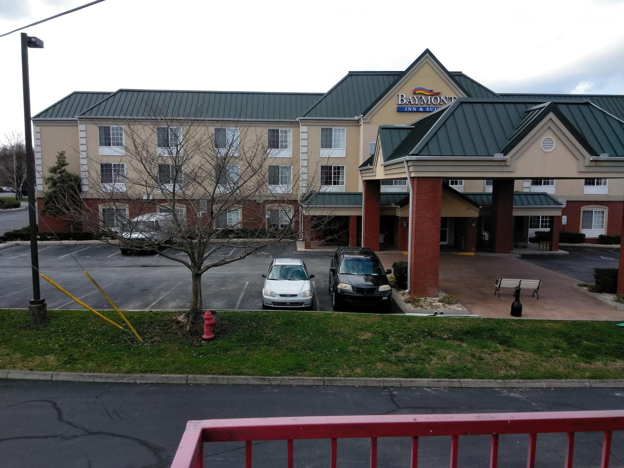 Baymont By Wyndham Clinton Hotel Buitenkant foto