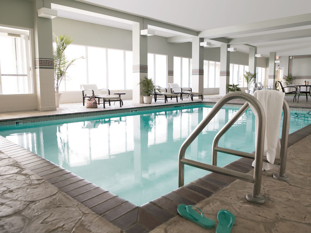 Baymont By Wyndham Clinton Hotel Buitenkant foto